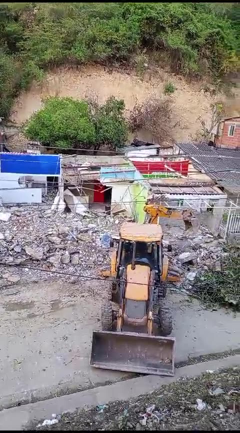 Trabajos de demolición en el barrio Paseo de Bolívar