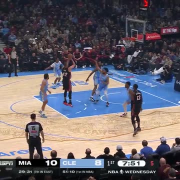 NBA - Kevin Love's first bucket back in Cleveland 👏