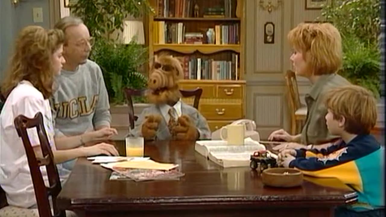 CLASSIC TELEVISION. " ALF " ALIEN LIFE FORM...