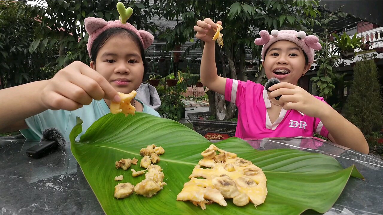 Duong Cookie makes delicious banana cakes, they eat delicious