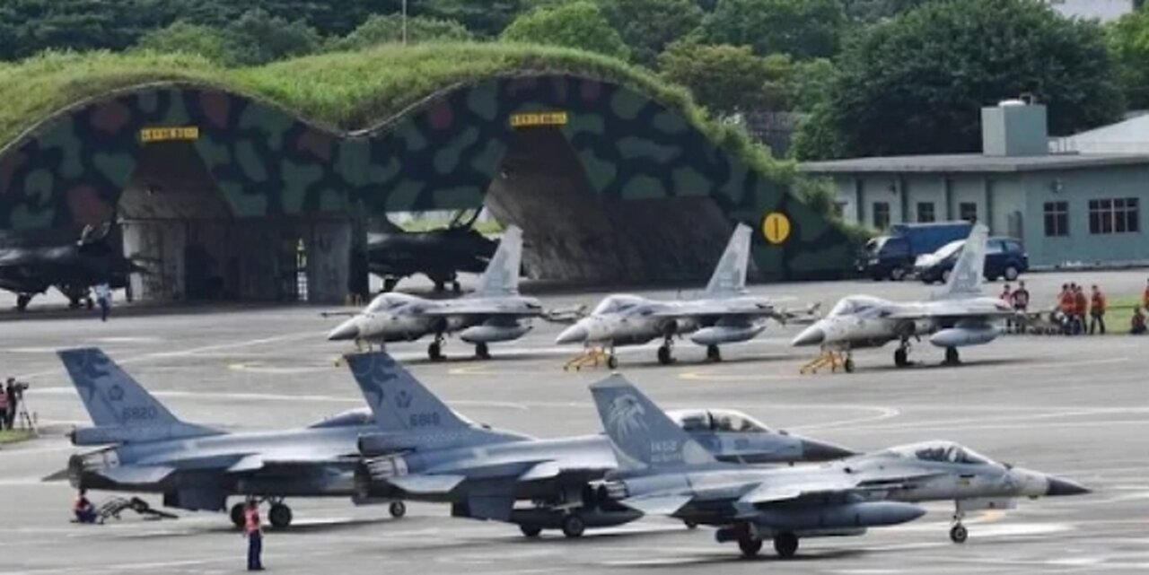 Taiwan Air Force holds drills to scramble to intercept enemy forces