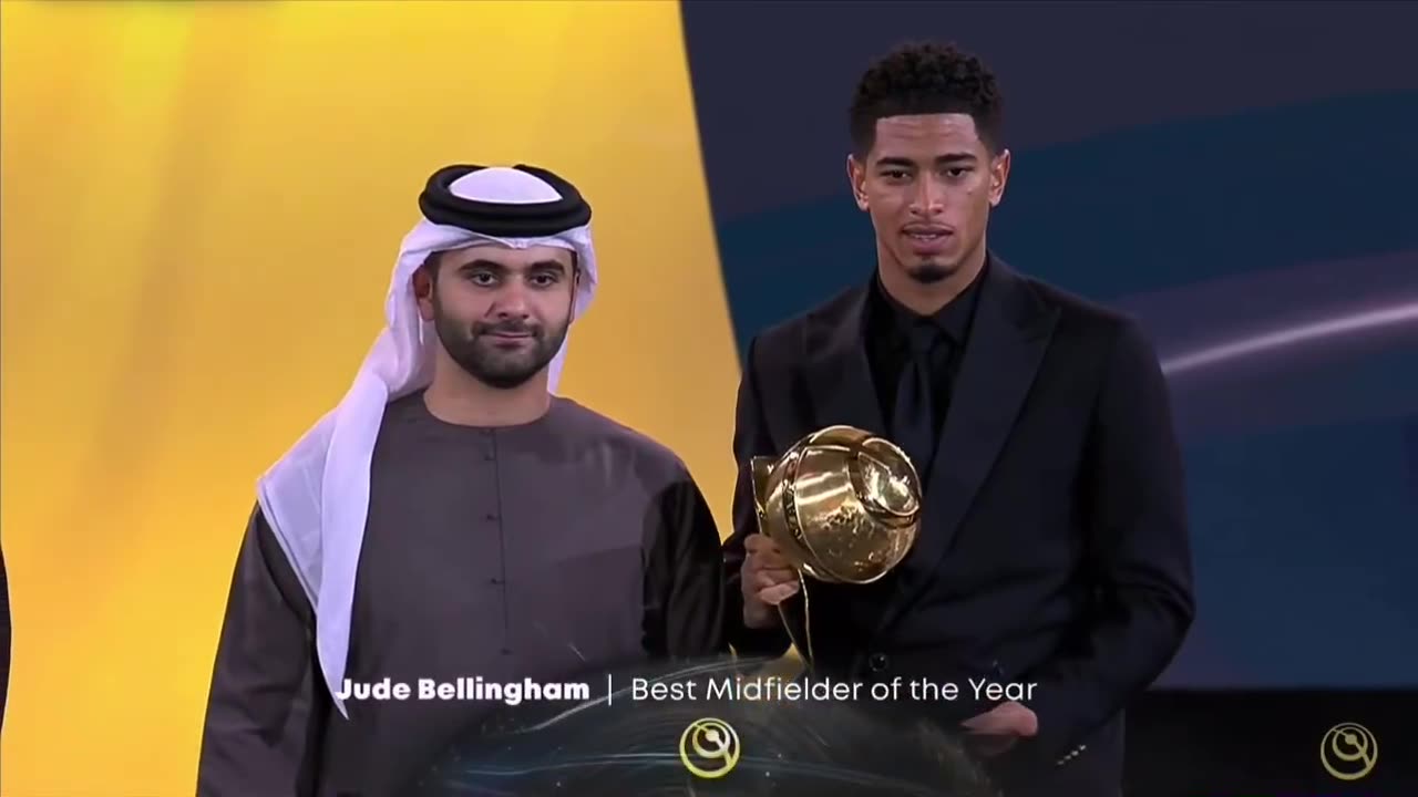 Jude Bellingham wins Best Midfielder Globe Soccer Award 🔝