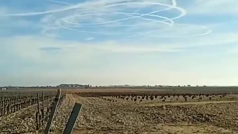 EVIDENCIA CHEMTRAILS aviones dando circulos sobre poblacion 13 FEBRERO 2025