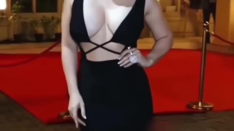 Uff!.._Kangna_Sharma🔥💫seen_making_her_way_into_a_party_paps_is_always_ready_t(1080p)