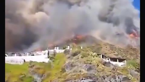 Santorini's Volcano Awakens After 800+ Earthquakes in 28 Days