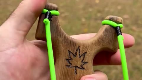 How to creat a wooden slingshot