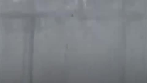Avalancha de nieve en la India engulle un camión