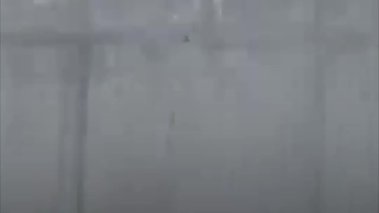 Avalancha de nieve en la India engulle un camión