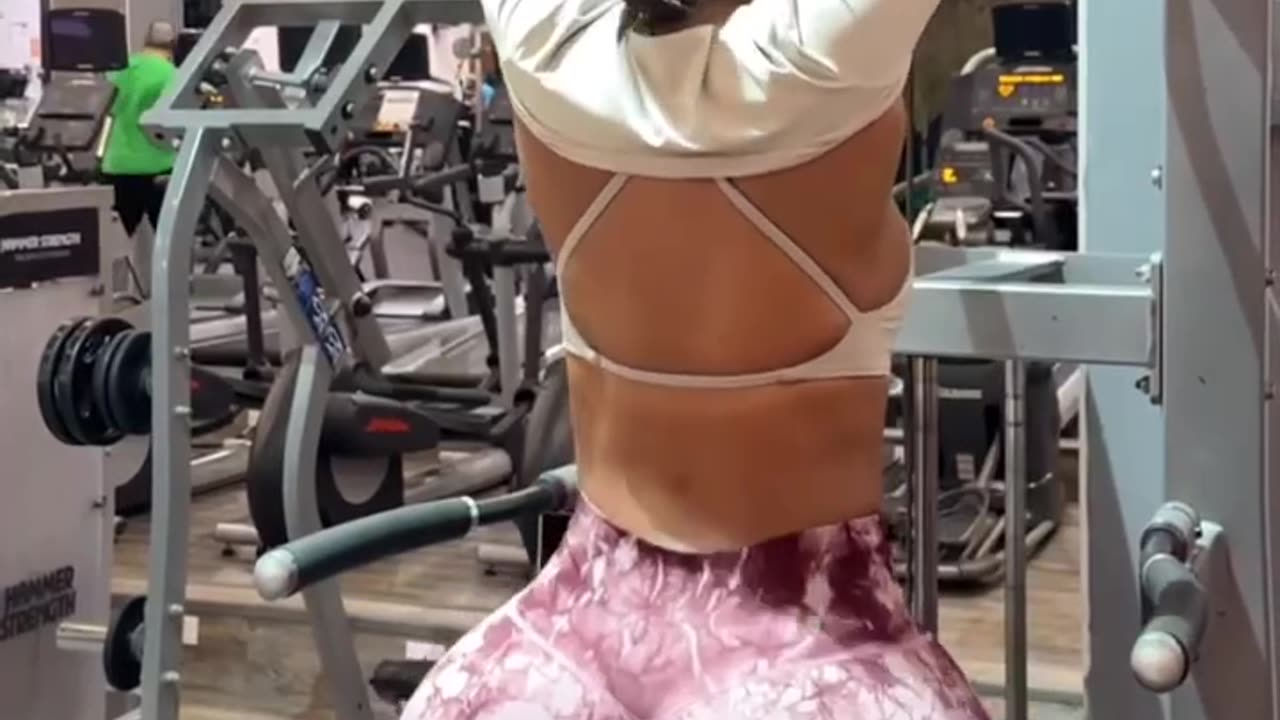 Big thick Azz at the GYM.