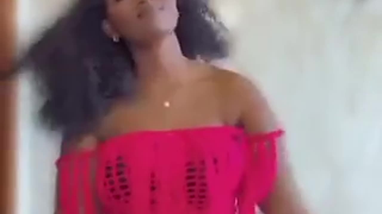 Beautiful woman twerks in new video