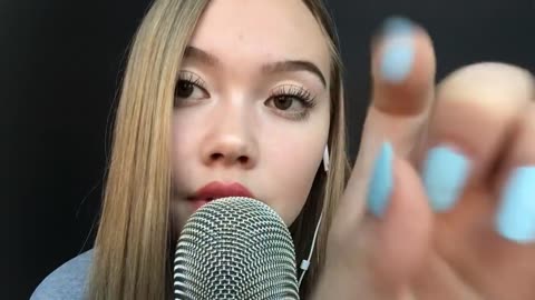 ASMR_ TINGLY UP CLOSE TRIGGER WORDS (HAND MOVEMENTS)