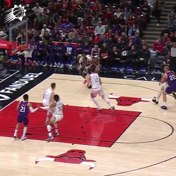 Phoenix Suns - Two defenders crashing in? Doesn't matter for Kevin Durant.