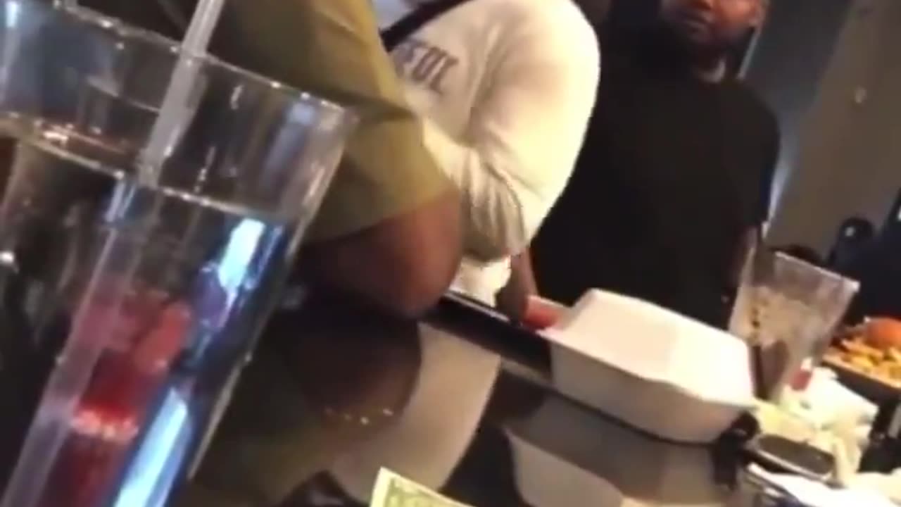 Man slapped and knocked out for using racial slur. Instant Karma.