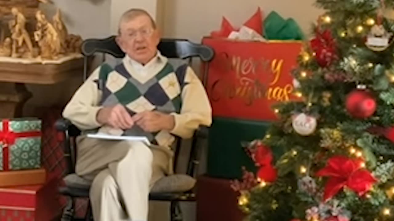 Coach Lou Holtz’s Heartfelt Christmas Message 🎄 | Family, Faith & Notre Dame Spirit 💚 #christmas