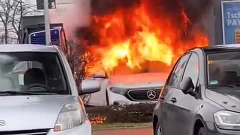 ÇA BRÛLE BIEN CES MERCEDES ÉLECTRIQUES...