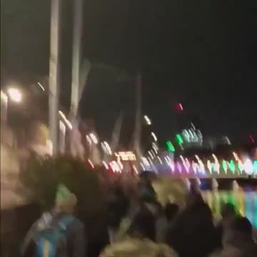 🇮🇪🚨The moments when Irish men patrolled the streets of Dublin at night to keep