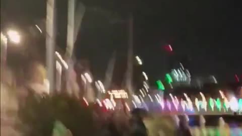 🇮🇪🚨The moments when Irish men patrolled the streets of Dublin at night to keep