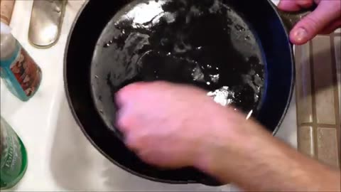 How to clean a cast iron pan