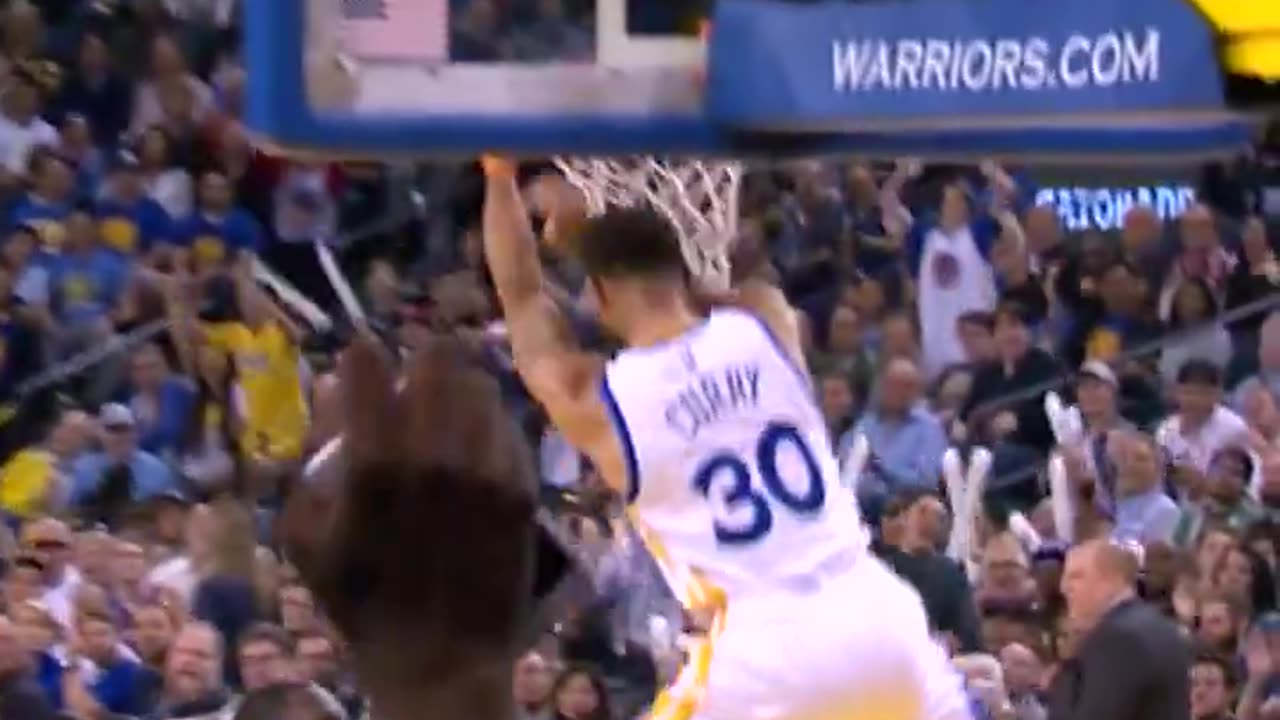 NBA - Steph's 1st dunk in 6 years was Saturday night... Here are the BEST DUNKS