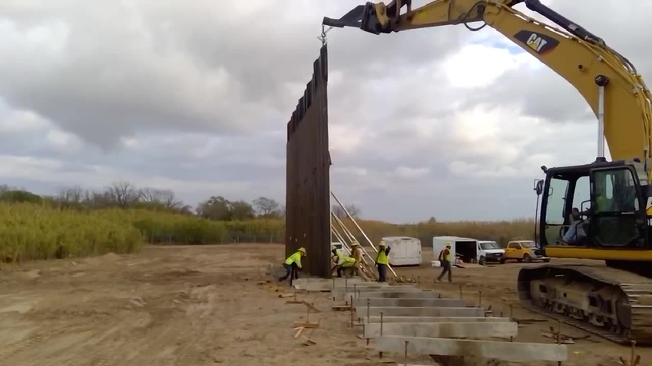 Border wall construction resumes in Texas | We are so back.. 🤣