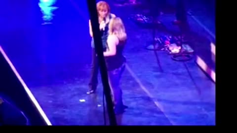 Reba McEntire & Kelly Clarkson at The MS Coast Coliseum