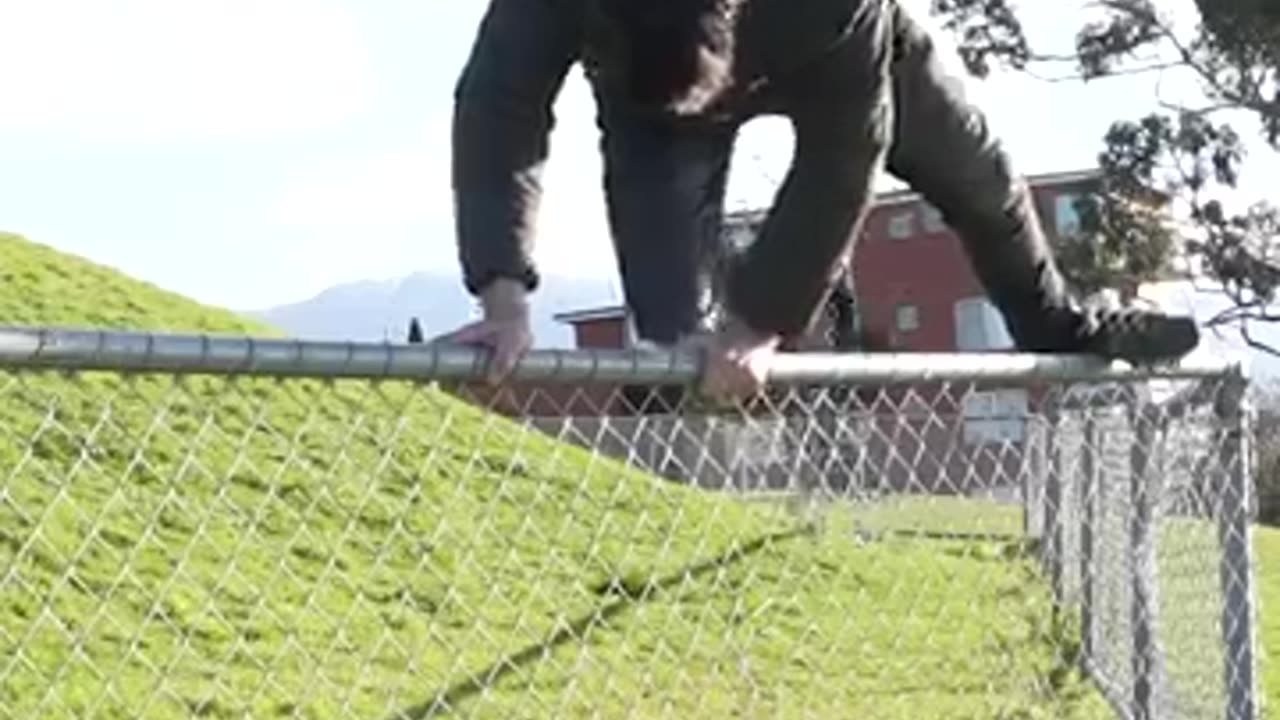 🐒🦁 "Kids Jump Over Fence Like Animals! 😂 Must-Watch!"