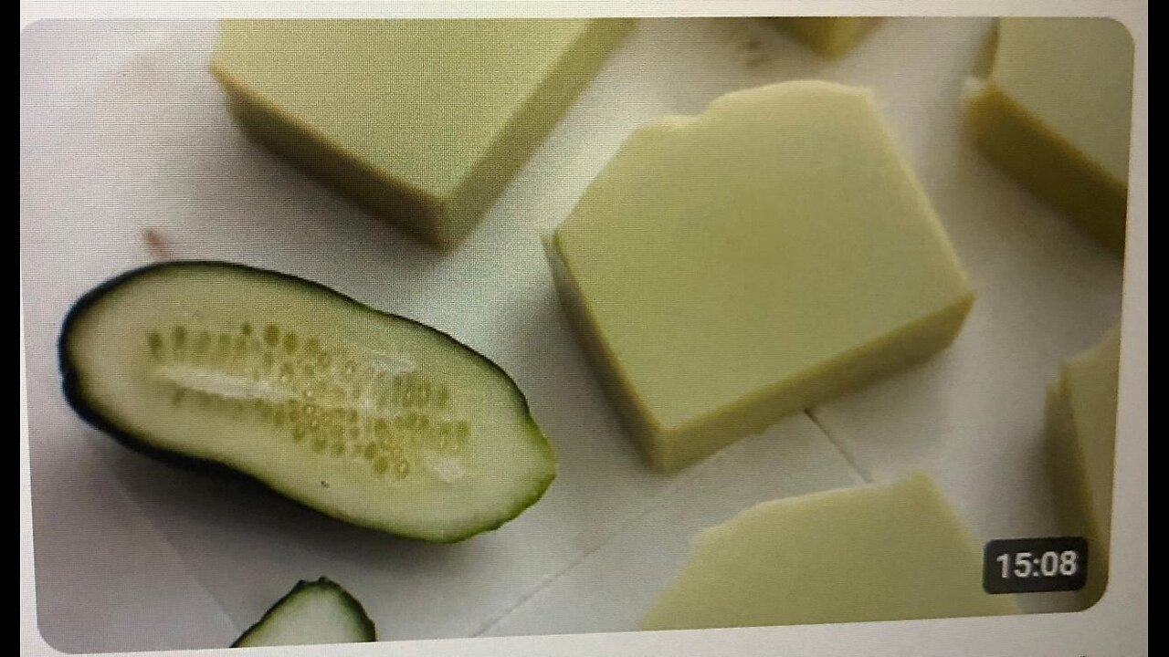 Homemade cucumber soap🥒 A cooling recipe