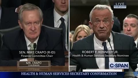 RFK has the ENTIRE room laughing 🤣🔥