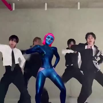 Alien Joins Dance To Ice Ice Baby: #2phuthon #haiphuthon #dancestyle #vanillaice #IceIceBaby #dance