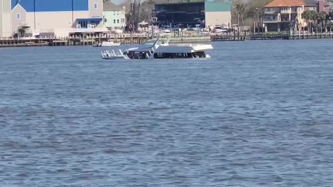 BOATS 🛥️ SUNKEN IN CLEAR LAKE, BERNARDO CONDE DE GALVEZ BAY, USA GULF OF MEXICO