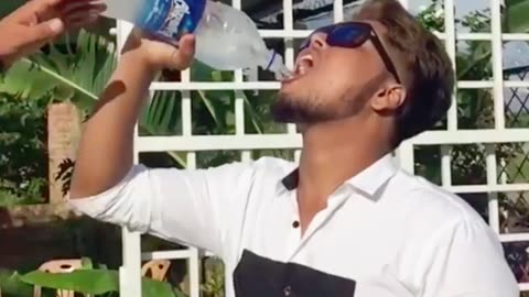 Man Pulls a Hilarious Prank on His Friend While He's Drinking Water