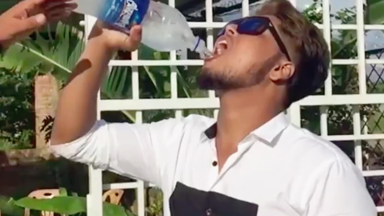 Man Pulls a Hilarious Prank on His Friend While He's Drinking Water