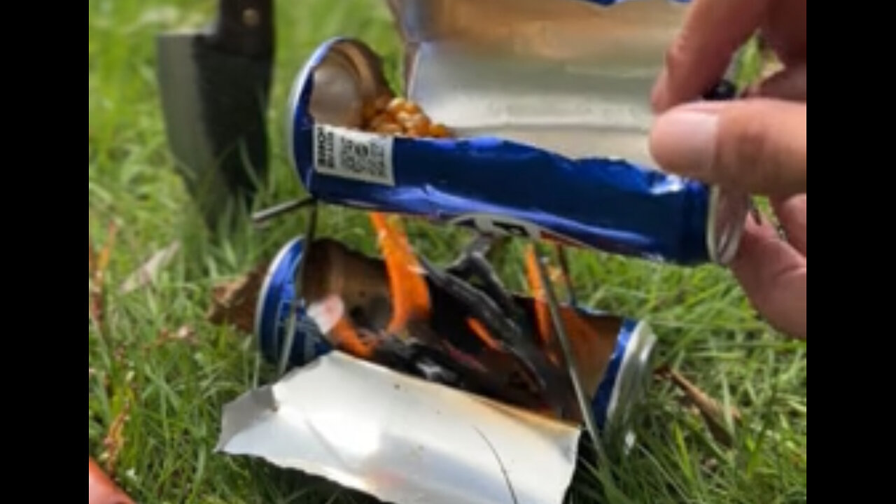 Bushcraft Trick: Popcorn on a Homemade Mini Stove!