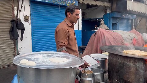 50_- Rs ULTIMATE DESI PUNJAB BREAKFAST _ ROADSIDE DUKH SUKH SAAG ALOO PARATHA _ LAHORE STREET FOOD