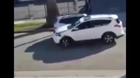 MUST SEE 3 WOMEN FIGHT ENDS SMASHING RAV 4 AGAINST A BMW SUV