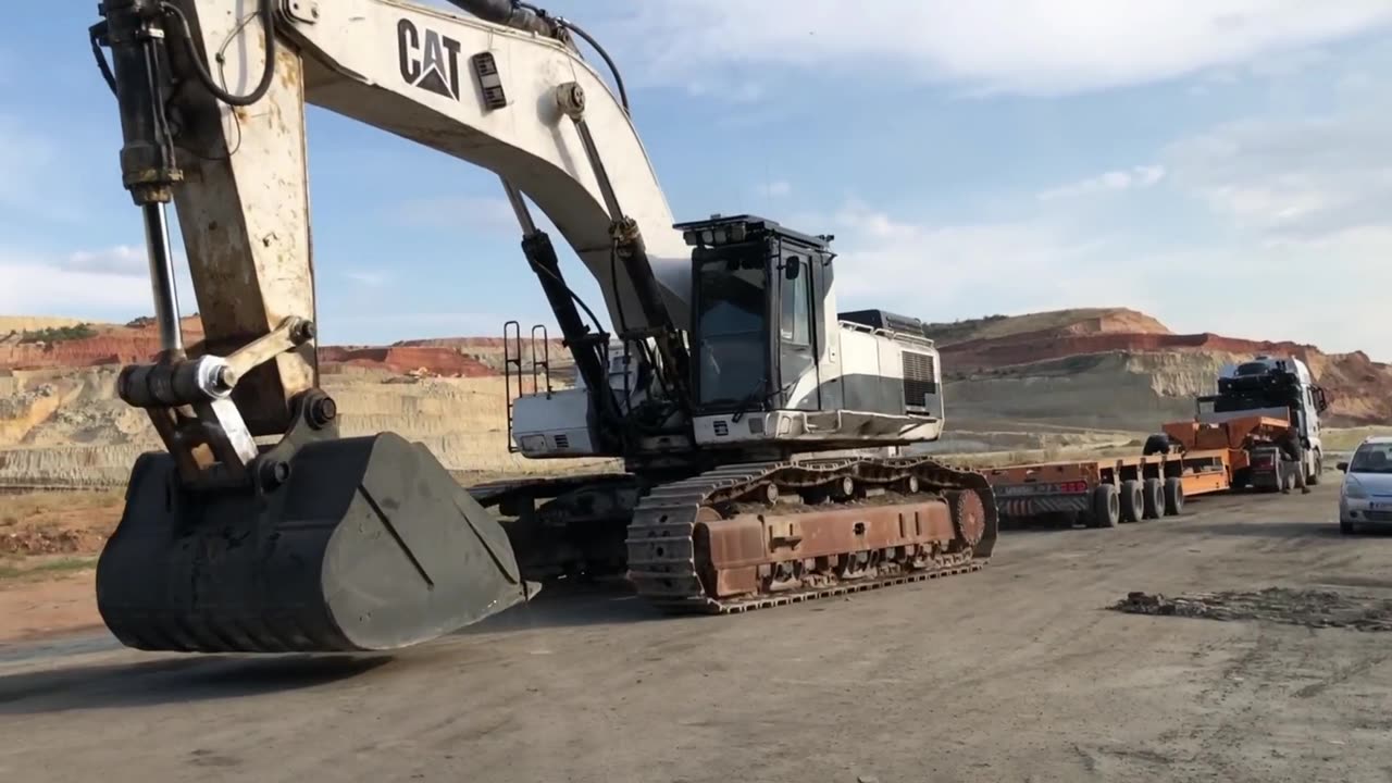 Transporting The Caterpillar Excavator Fasoulas Heavy Transports