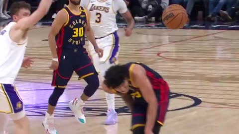 Breen's CALL was PERFECT! 🎙️ "Head DOWN" pass from Gui Santos is unreal! #NBA