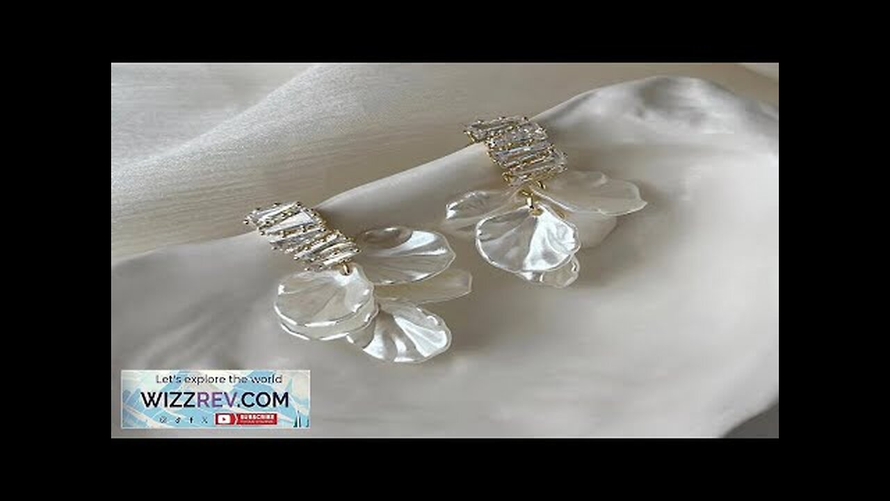 2024 New Classic Fashion Glossy Earrings Women Simple Korean White Shell Flower Review