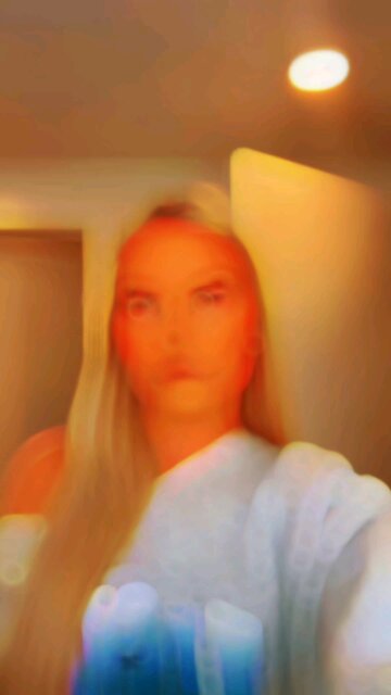 Rate my outfit 1-10 • • • 💓 • • • #outfit #pool #explore #jeans