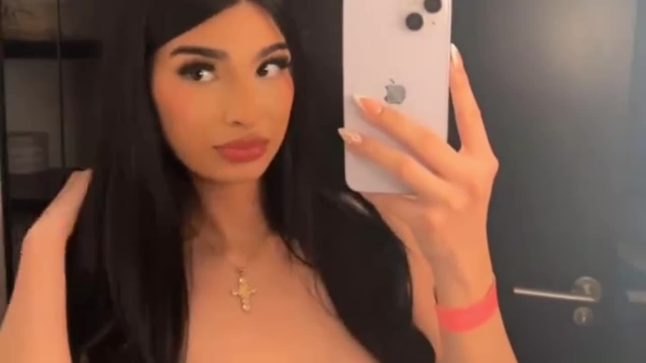 Sweet tgirl to make everything with her in home