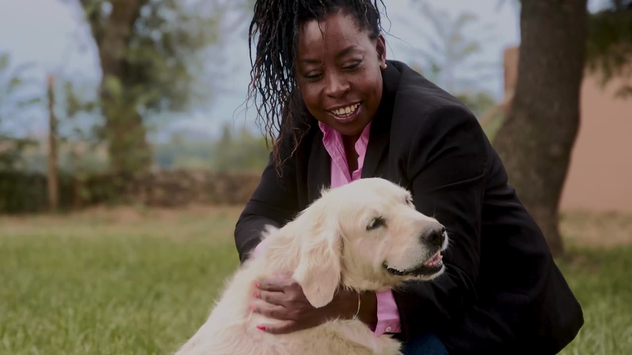 Happy Dog Moments: Relax and Enjoy Pet Therapy