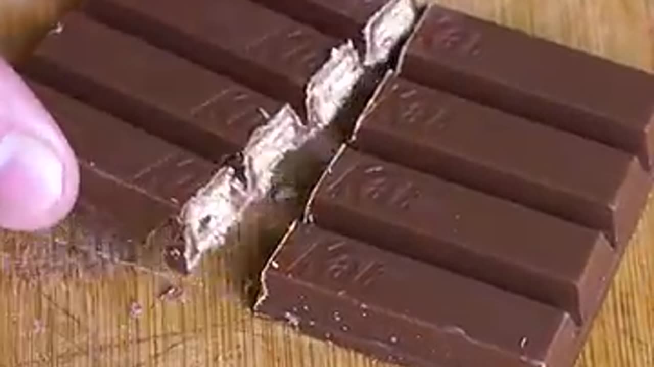 The Inside Of Kit Kats Are NOT What You Think