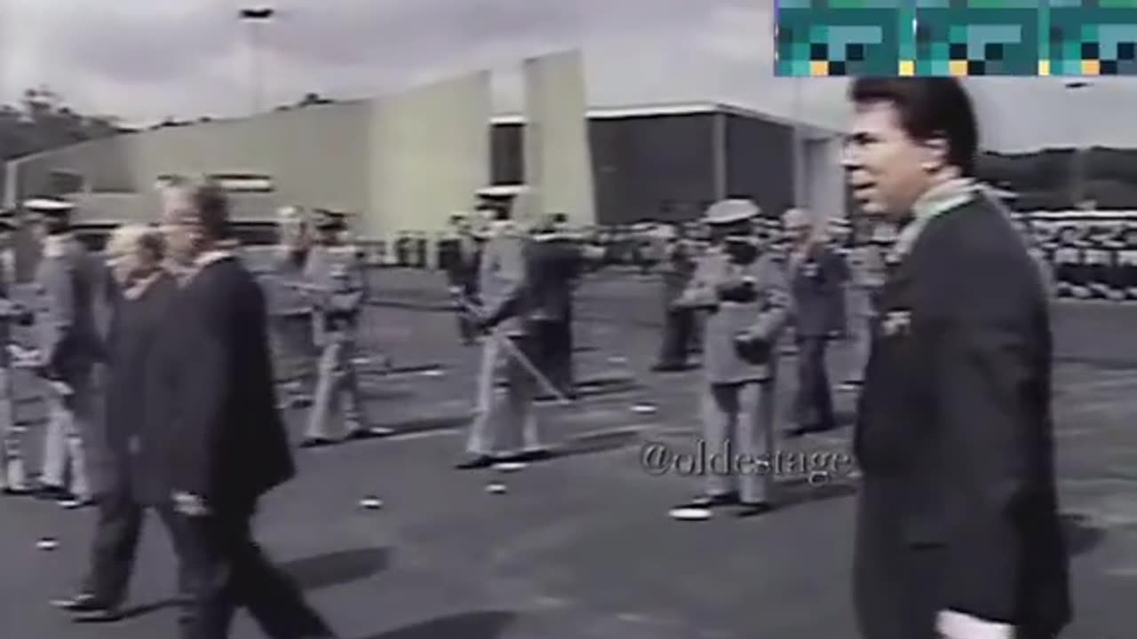 Silvio Santos Homenageado pelo Exercito Brasileiro em 1993