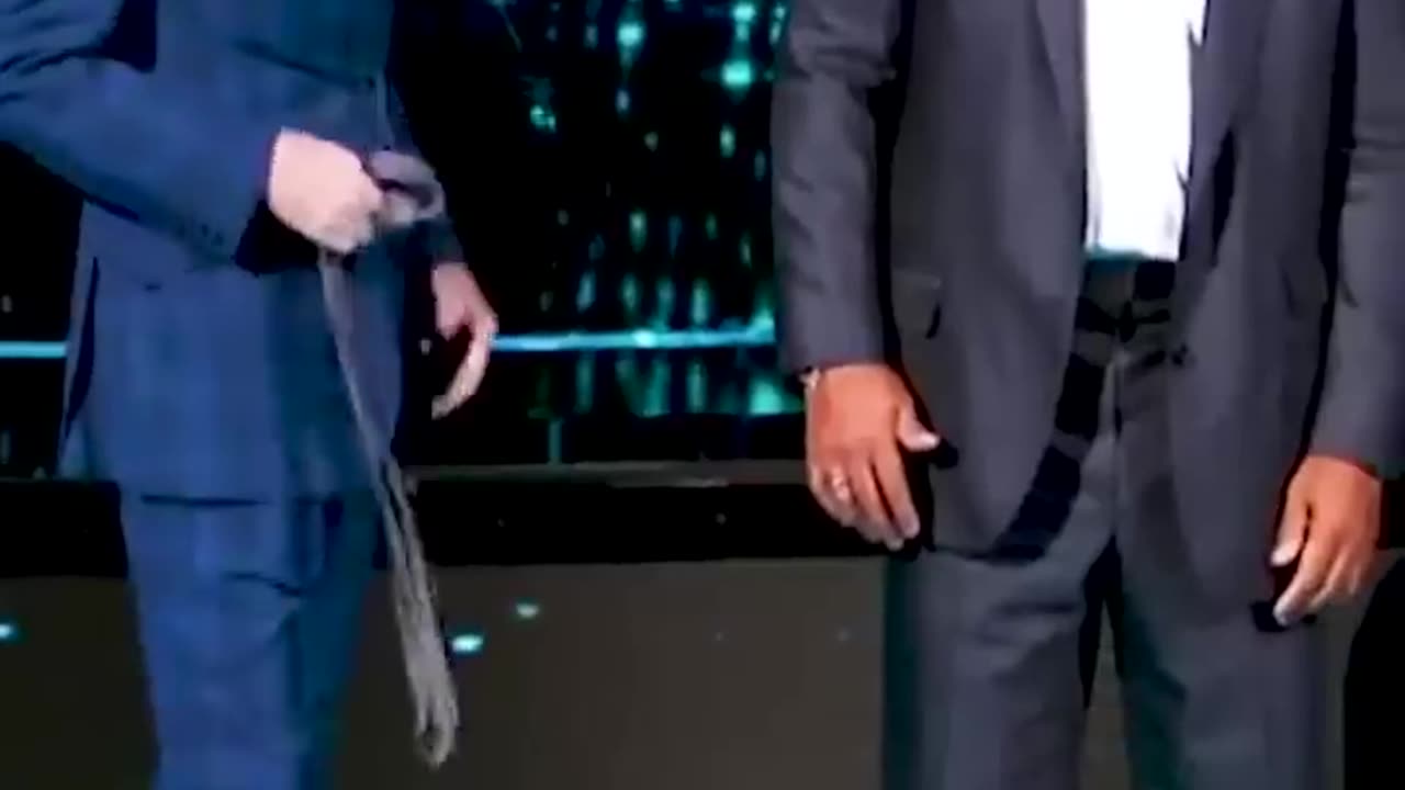 😱🤯The World's Best Pickpocket Steals Steve Harvey's Tie