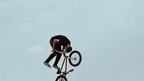 American man doing dangerous stunts🤯