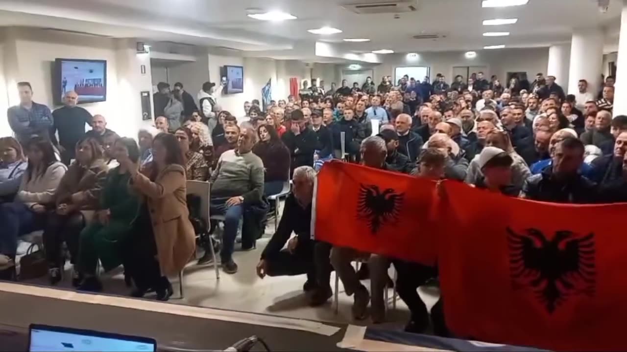 Jozefina Topalli me shqiptarët në Pisa të Italisë