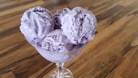 How to Make Blueberry Ice Cream Without an Ice Cream Machine