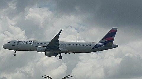 Airbus A321 PT-XPH coming from Brasília to Manaus
