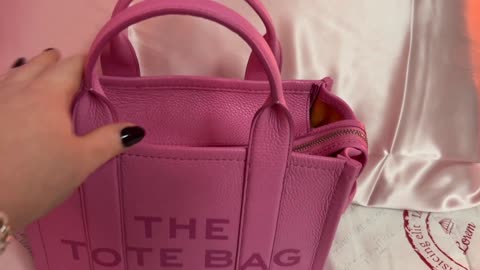 What's in my Candy Pink Marc Jacobs Mini Tote & Silk Pillow Cases Review.