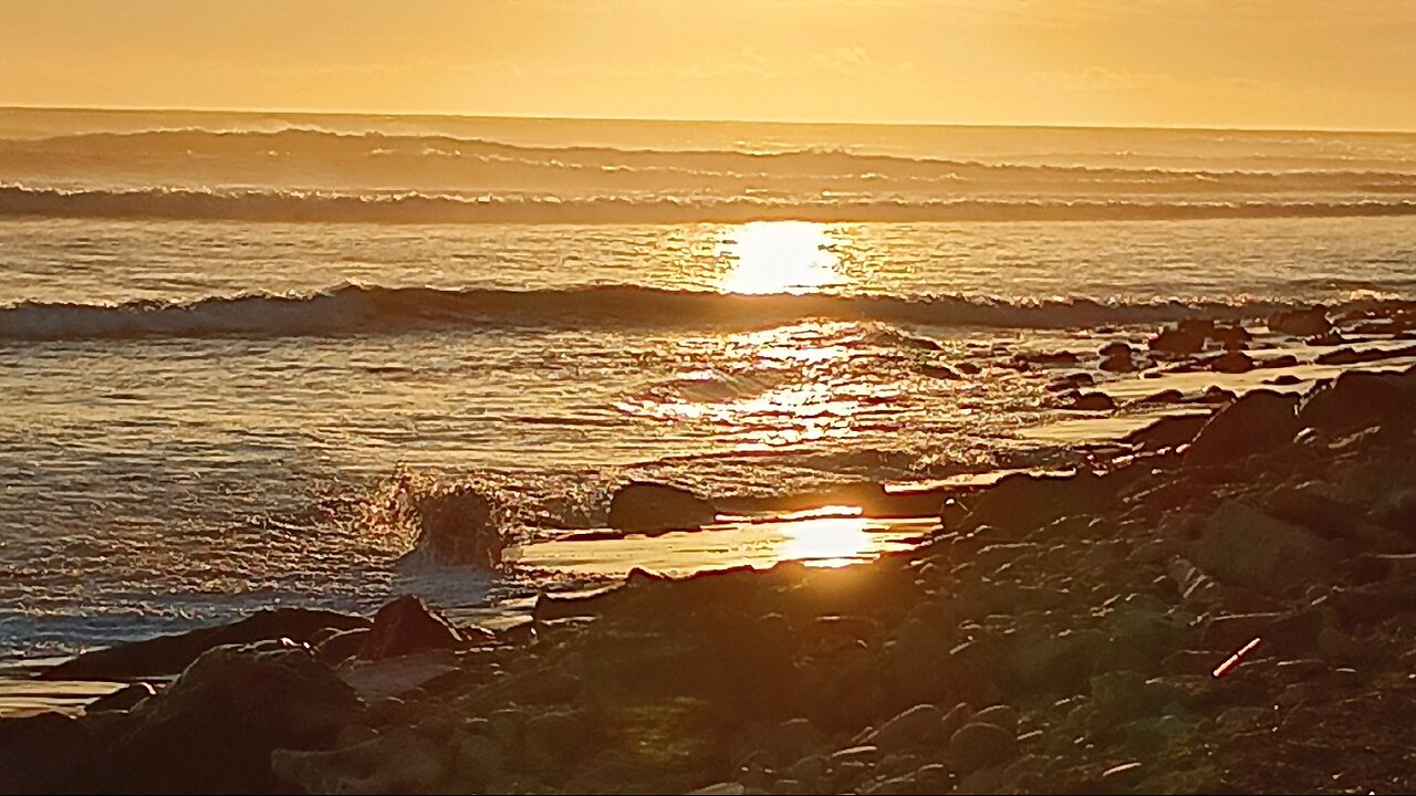 Sunset Christmas Eve Ventura Beach, California Live